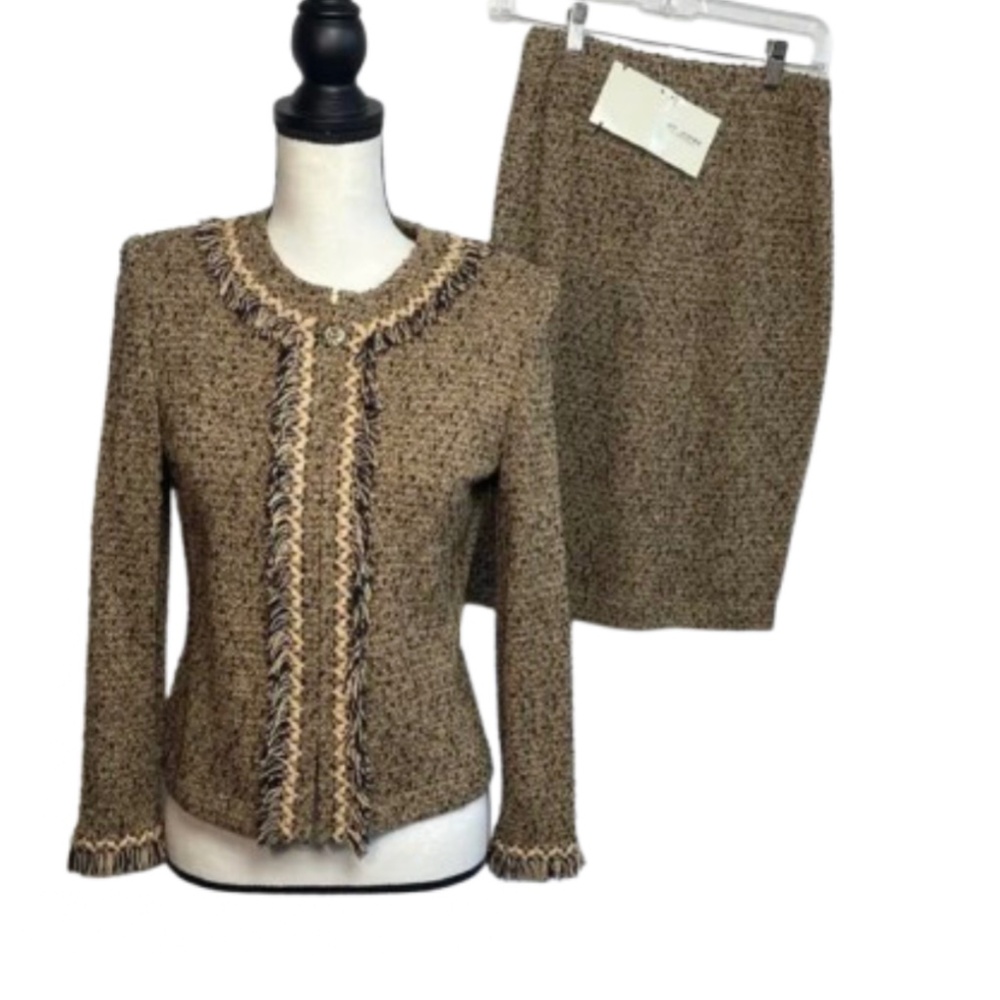 St. John Suit Set 2 piece Elegant knit Jacket skirt NWT boucle black camel - Picture 4 of 17
